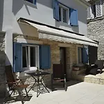 Nona Apartment