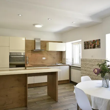 Nona Apartment *